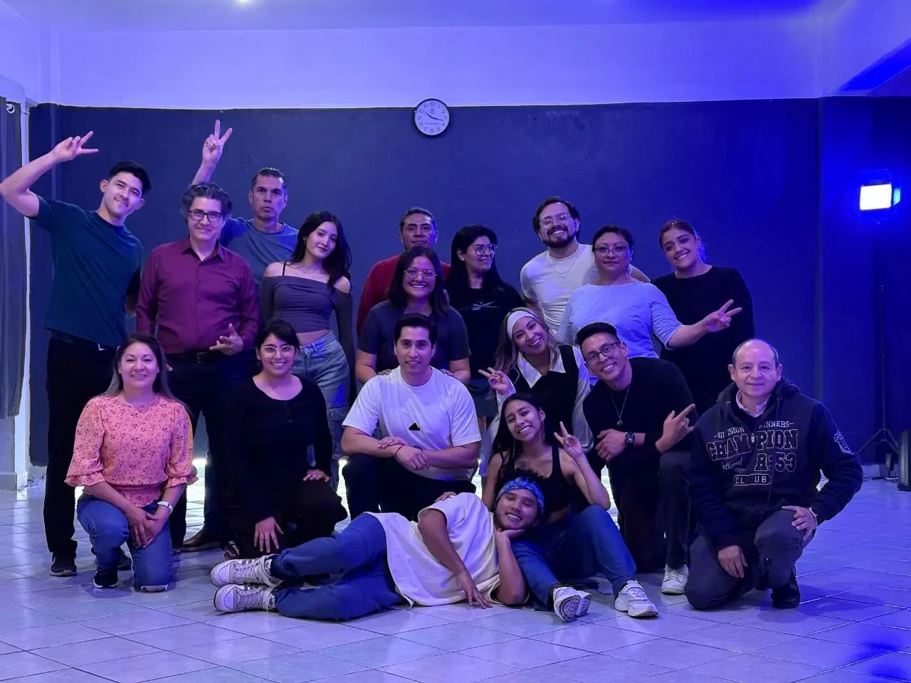 Presentacion en evento de la academia