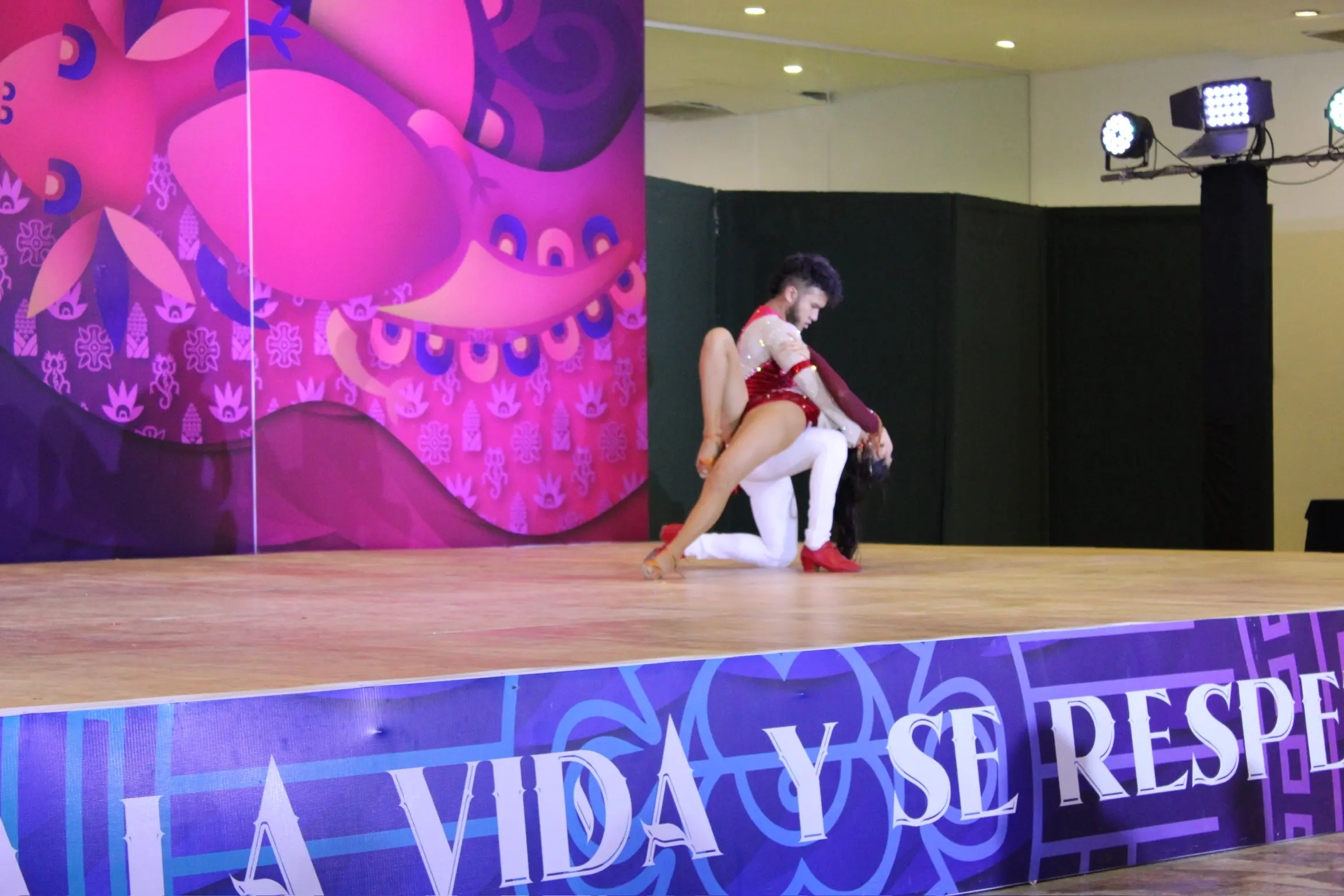 Presentacion en evento de la academia