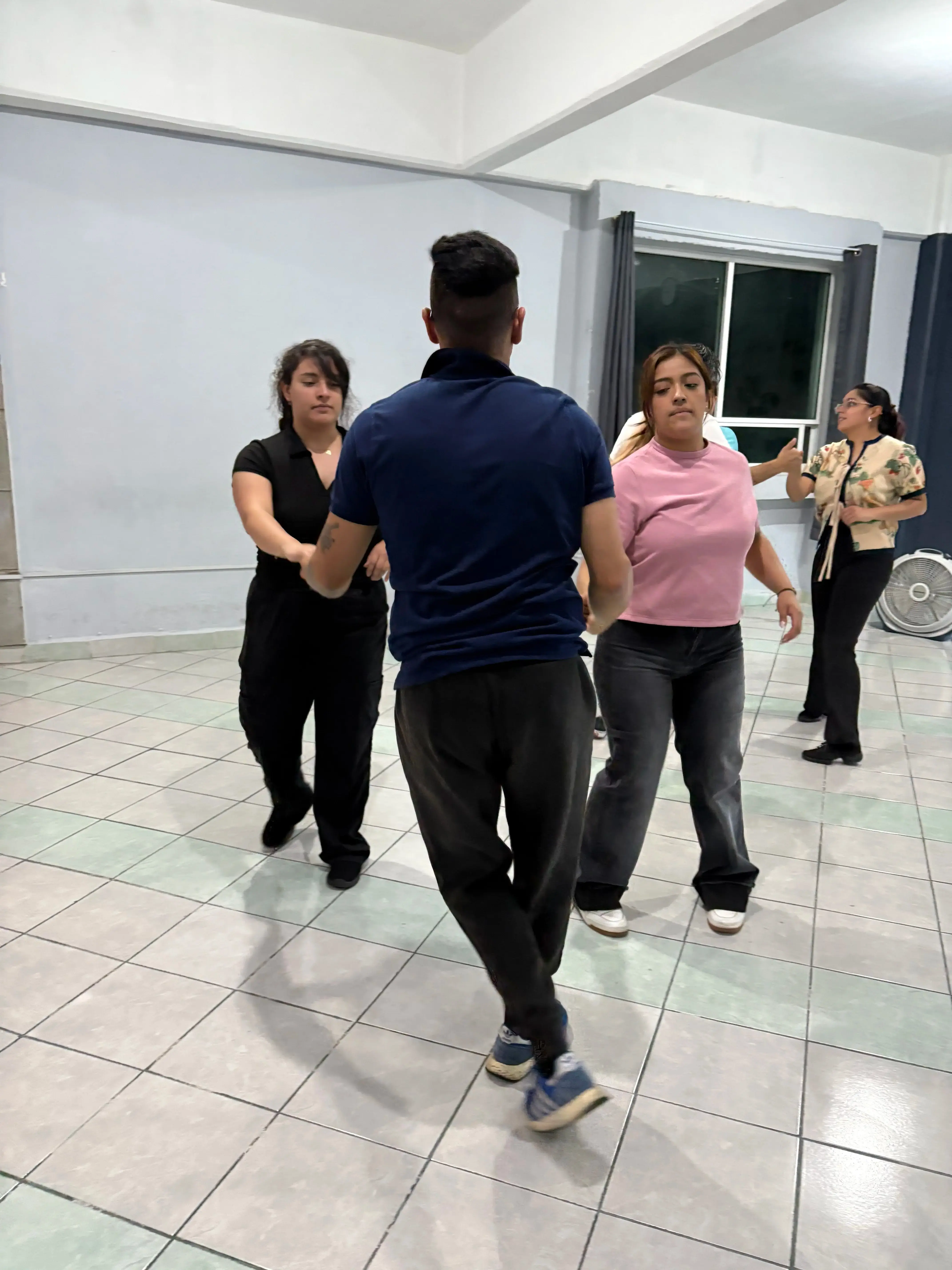 Presentacion en evento de la academia