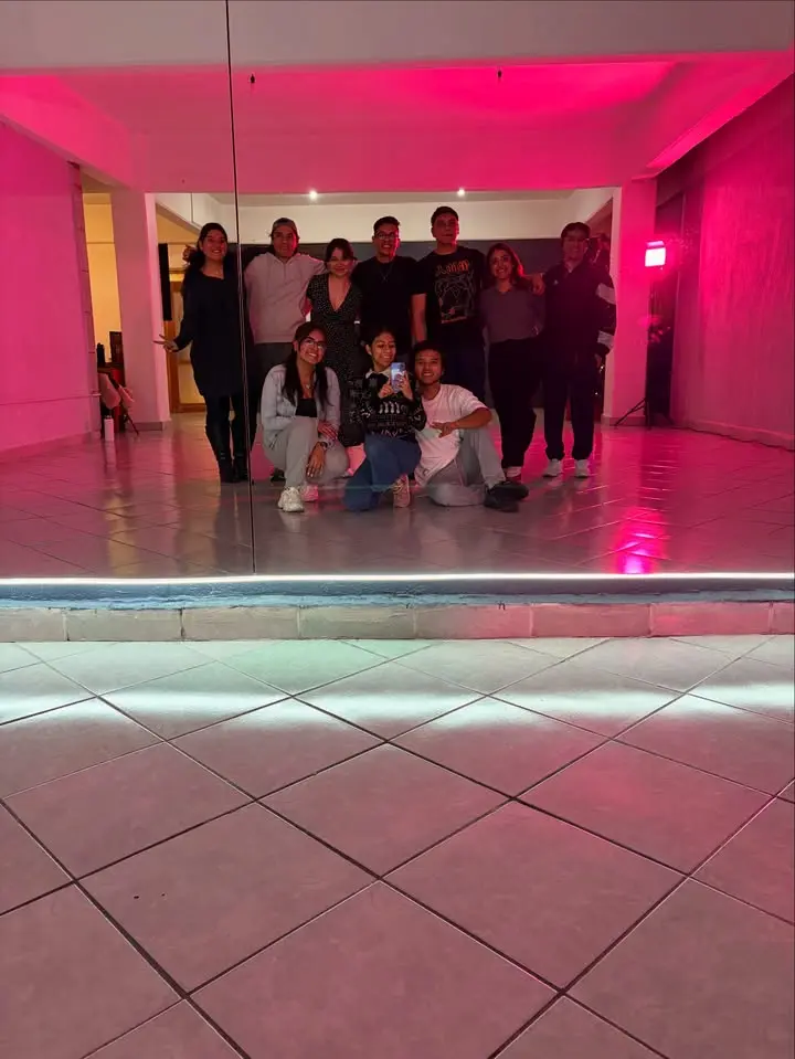 Presentacion en evento de la academia