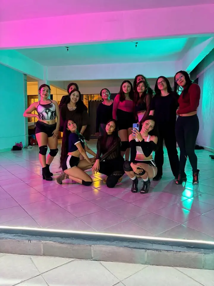 Presentacion en evento de la academia